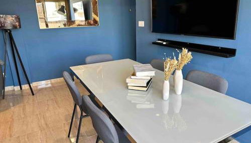 8 min walk to the beach & 10 min walk to Convention Centre ! - Photo 4