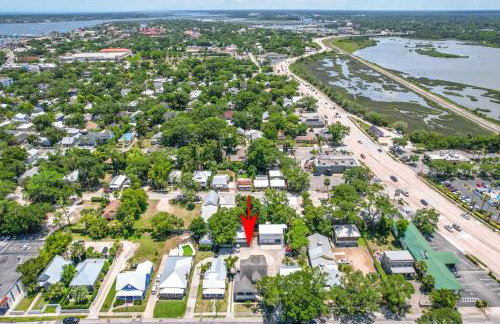 Old Mission Manor - Chic 2br 1ba Apartment - Sleeps 6 - Pool Table - 15 Min Walk to Downtown - Foto 22