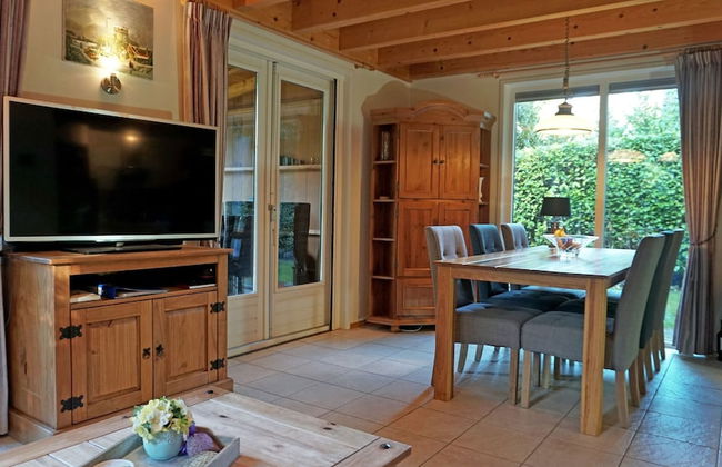 Terrace Apartment With Lush Garden - Photo 21