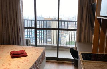 Apartamento na Liberdade a 300 metros do Metro e Feirinha da Liberdade - Foto 2