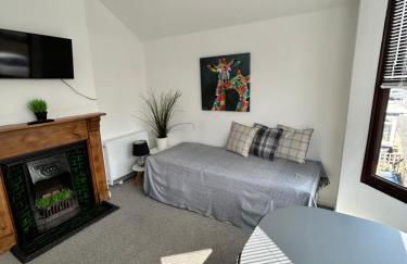 1st Floor Flat in Mews - Photo 2