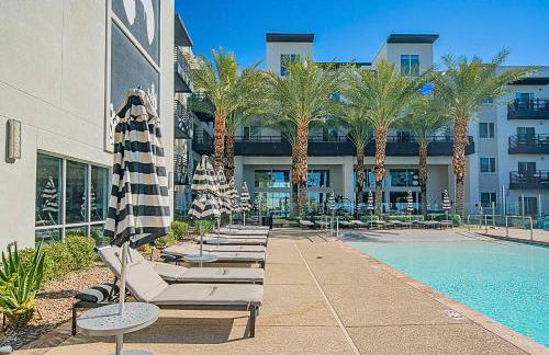 Near Mayo Clinic & Desert Ridge , Stay with Pool & Gym- S309 - Foto 48