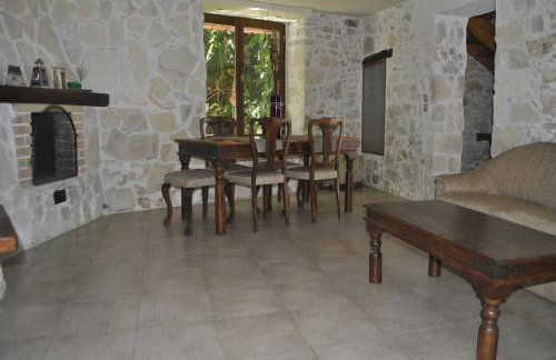 Attractive Greek House with Private Pool near Sea & City Center - Photo 46