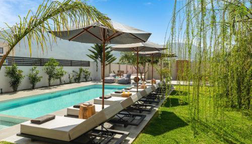 Hypnosis Beachside Villa with Private Heated Pool - Foto 4, Garden, sunbed, Garden view