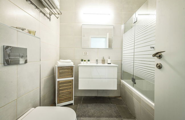 Achziv Beach Getaway with Balcony by Sea N Rent - Foto 17