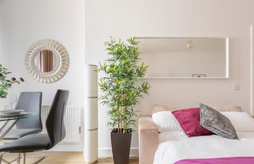 1 Bed Apartment - Redhill Central, Surrey, Gatwick #3 - Foto 17