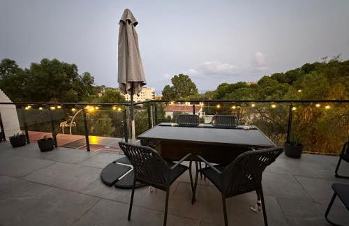 A slice of paradise in the sun with sea views - Photo 10