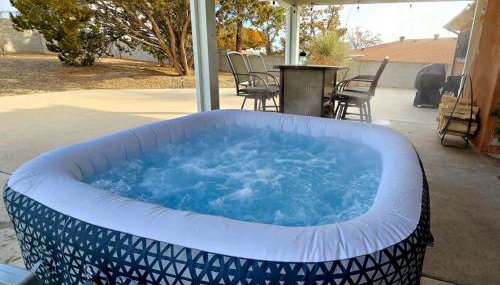 Hot Air Balloon Haven, Hot Tub, King Bed, Office, Foosball, Bball - Foto 2