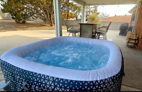 Hot Air Balloon Haven, Hot Tub, King Bed, Office, Foosball, Bball - Foto 2