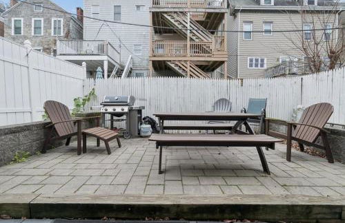 Heart of Southie - Hot Tub + Walk to Top Bars - Foto 25