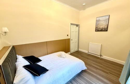 The Handy Hub Luxury Victorian Apartment - Fast WiFi & Central Edinburgh - Photo 5
