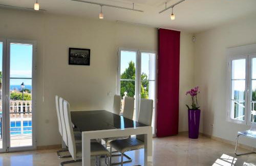 Villa with panoramic sea views - Photo 25