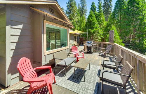 Cozy Retreat with Deck about 2 Mi to Pinecrest Lake! - Foto 3