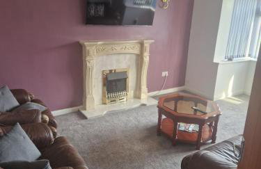 Family-Friendly Detached House Near Leeds and Bradford with Garden - Foto 10
