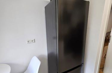 Modern Homes - Voll ausgestatte Wohnung - Balkon - Hotelbetten - 4K TV - WLAN - Photo 3