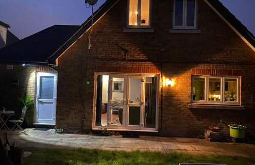 1 Bed Studio - Sleeps 2 - Smoking - Parking - Wifi - Foto 21