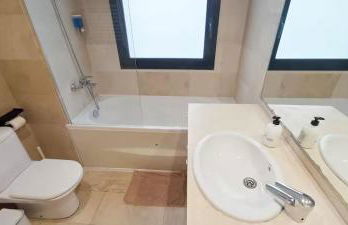 Great apartment with a pool on the beach in Barcelona - Photo 19