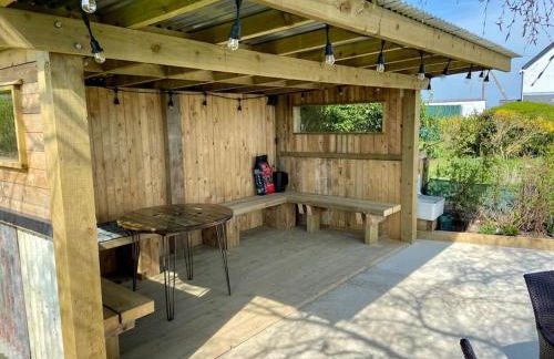 Delightful 3 bed cottage with hot tub & sea views. - Photo 25