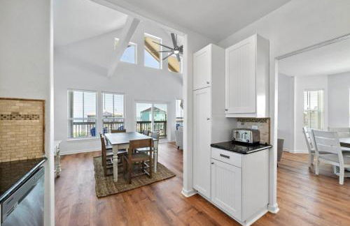 Beach House Located Steps from the Beach - Photo 6