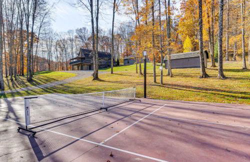 Shady Point Retreat with Hot Tub and Pickleball! - Foto 41