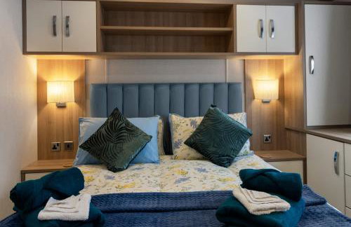 Lake View Holiday Home - Fishing Lakes, Heated Outdoor Swimming Pool 500yrds on Sister Park , Pool Open April to September - Foto 7