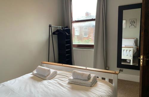 Beautifully Styled 2BR Home with Garden - Foto 16