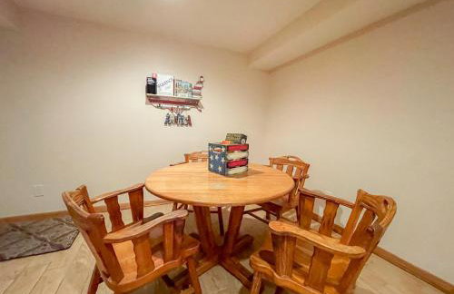 Elkhorn 3 Bedroom 2 Bathroom Log Cabin Sleeps 8 - Lincoln Log Cabin - Foto 26