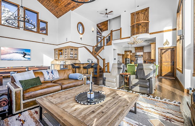 Inuksuk Lodge 4800 sq ft of Excellence - Photo 19