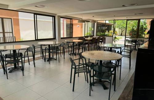 GUARAJUBA PARAÍSO DAS ÁGUAS - APT 2 quartos com AR e TV em TODOS os cômodos - Incluso Roupa de CAMA e BANHO - Filtro de Água Gelada e Maquina de Lavar dentro do APT - TOTAL CONFORTO PARA VC E SUA FAMILIA - Cond A beira da Lagoa e perto da PRAIA - Foto 20