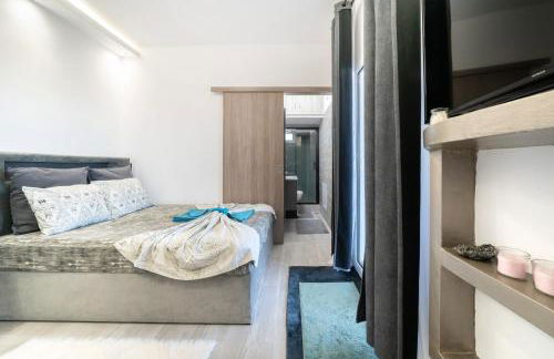 Zeffie's Studio - Photo 12