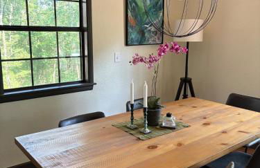 Modern Mountainside Cabin - Photo 7