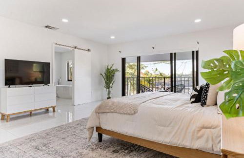 April Sale! 4BR - Private Yard, Grill, Soaking Tub, Near Coral Gables & MIA Airport - Foto 8