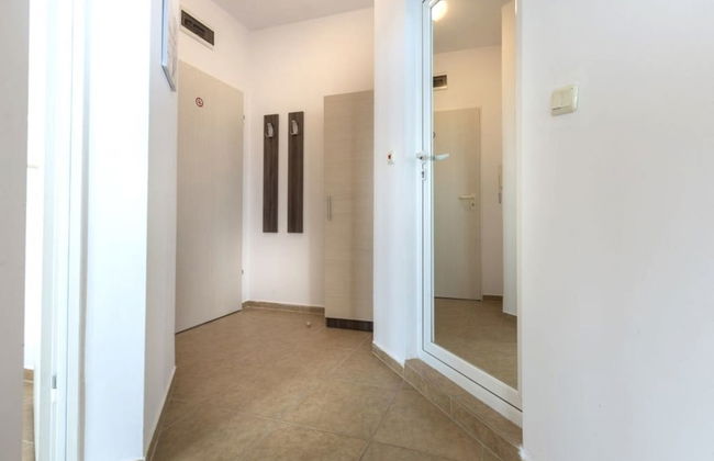 Sea View 1 Bed Apartment With Stunning Ocean Views - Photo 4