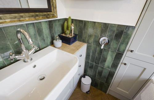 Quirky & cosy 1 or 2 bedroom house in peaceful village - Photo 53