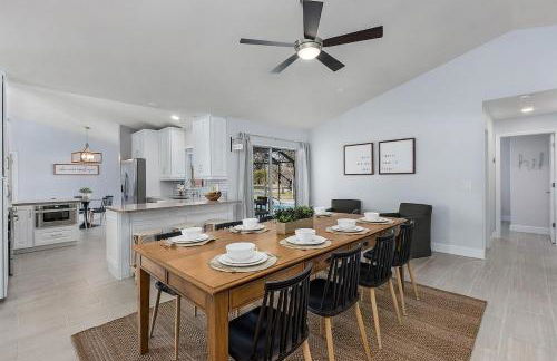 The Annabelle-- Bright 4 Bedroom Home, Heated Pool - Foto 28