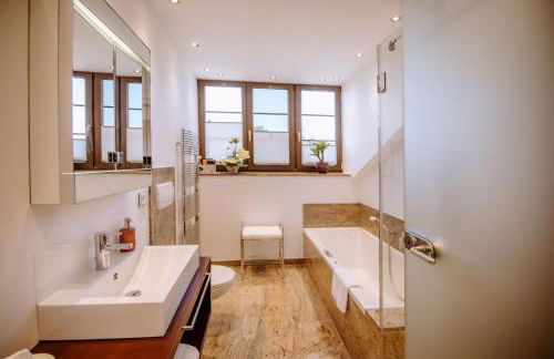 Ferienwohnung König Ludwig - Modernes Design-Apartment für Paare und Genießer am Starnberger See by LIVARIA - Foto 31