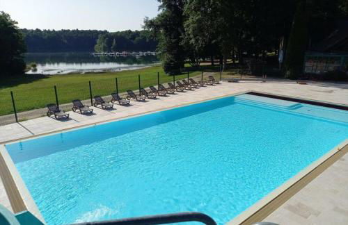 Mobile home - Photo 1