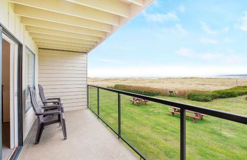 Stunning Views from this Waterfront Condo - Foto 14