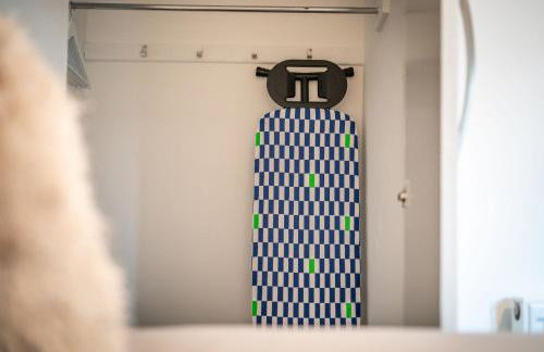 Cosy 3-Bed House With Parking, 5 Mins to QE & Uni - Photo 66