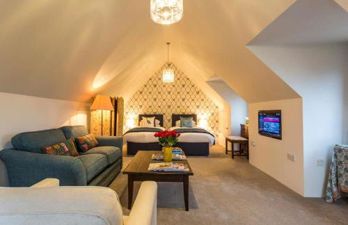 Studio in the Field - Photo 1