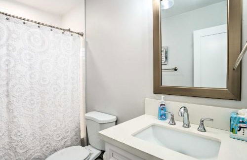 San Marcos Home with Patio and Grill - Walk to Lake! - Foto 18