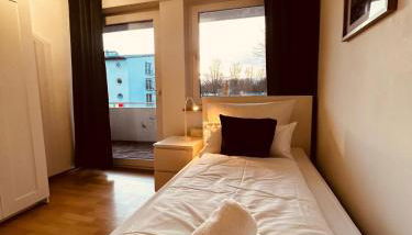 Osnabrücker Strasse Wooon 10 Einzelbetten I 5-Zimmer I TV I Bad NEU I Premiumbettwäsche - Foto 5