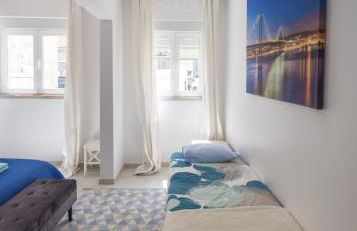 1-Bedroom Flat with Terrace, near Metro & Arena - Photo 4