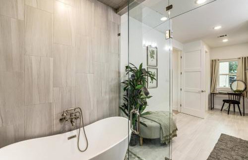 Hot Tub, Fire Pit! High-End Cedar Creek Lake Haven - Foto 16