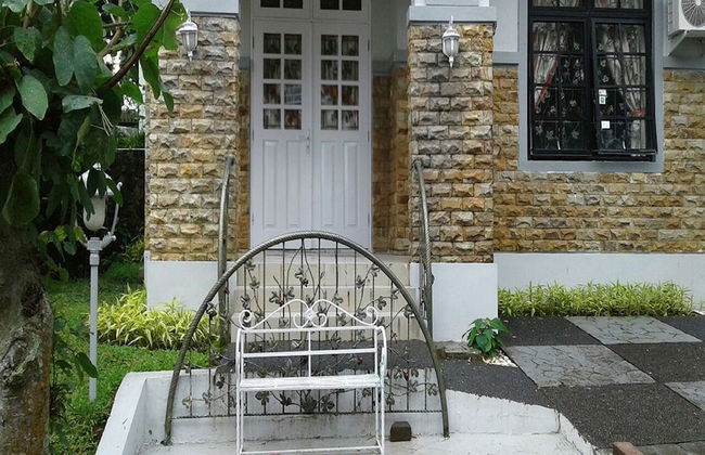 Villa Kota Bunga Dahlia - Photo 19