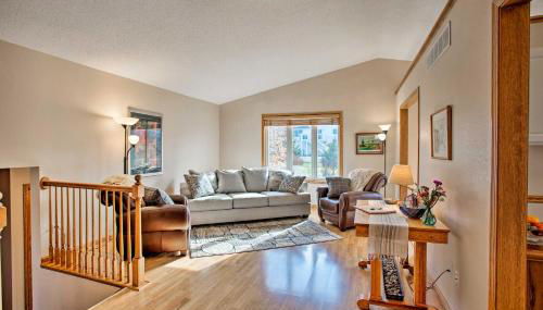 Suburban Gem with Deck 5 Mi from Dtwn Rochester! - Foto 3