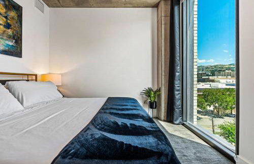 Exceptional 1BD BA-PoolHotTubGymParking- Downtown! - Foto 25