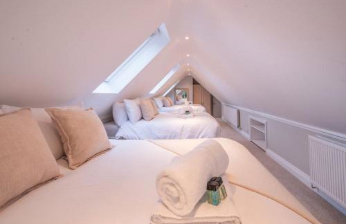 5BDR Luxe Villa By Torr Property Group Short Lets & Serviced Accommodation With Free Parking & River View Stratford-Upon-Avon - Foto 16