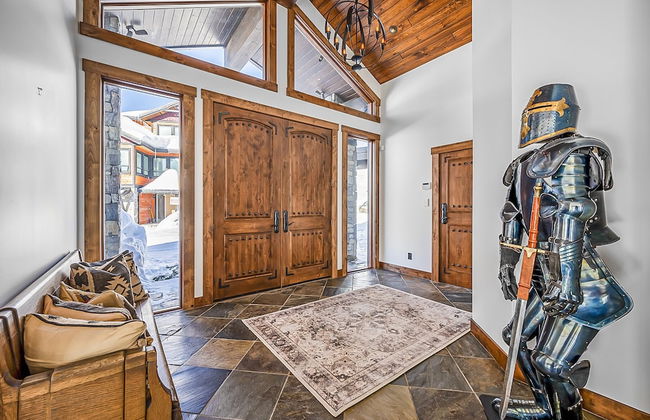 Inuksuk Lodge 4800 sq ft of Excellence - Photo 3