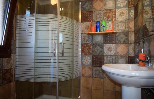 Renovated Old Manor House With Yard - Photo 19